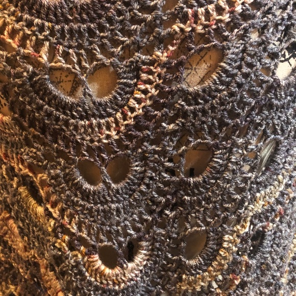 EUC Women’s Handmade Shawl - Picture 7 of 8